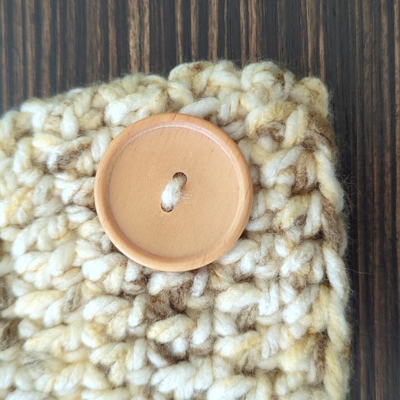 Newborn knitted hat - perfect for photoshoots - Picture 3 of 5